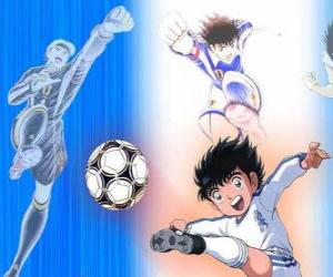 yapboz Kaleci olarak oynayan futbolcu Tsubasa Ozora ve arkadaşı Genzo Wakabayashi